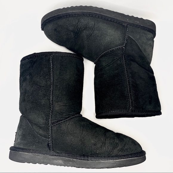 UGG Australia Classic Short Black Boot - Picture 7 of 9